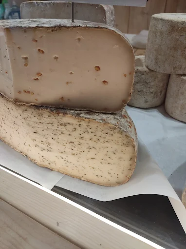 Comptoir de fromages artisanaux