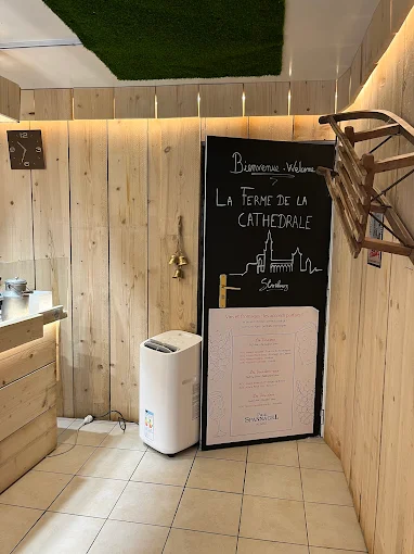 Panneau de la fromagerie sur la place de la cathédrale