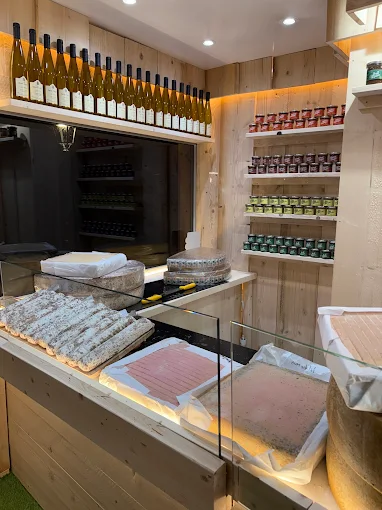 Entrée du magasin La Fromagerie de la Cathédrale